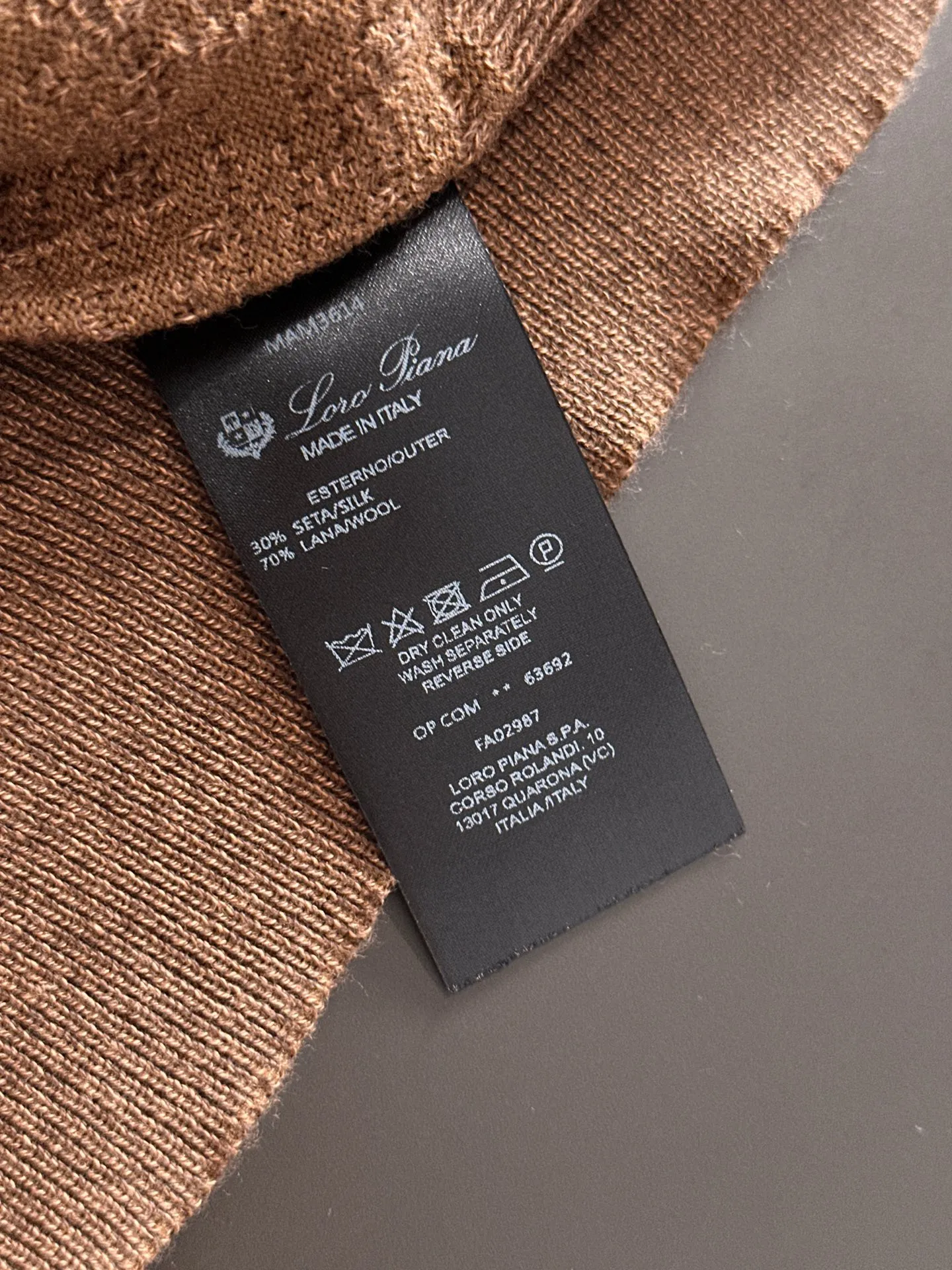 Next day shipment LP high quality Loro Piana 26ss New Arrival men's short-sleeved T-shirt Made of combed cotton yarn knitted cotton fabric, no pressure when entering and exiting the counter Exclusive control of raw materials It feels substantial when weighed, and the upper body is more textured than ordinary T-shirts. This texture can cope with the weather easily and is suitable for both hot and cold! Loose fit design, looks noble. The only correct version is available Size: M to XXXL